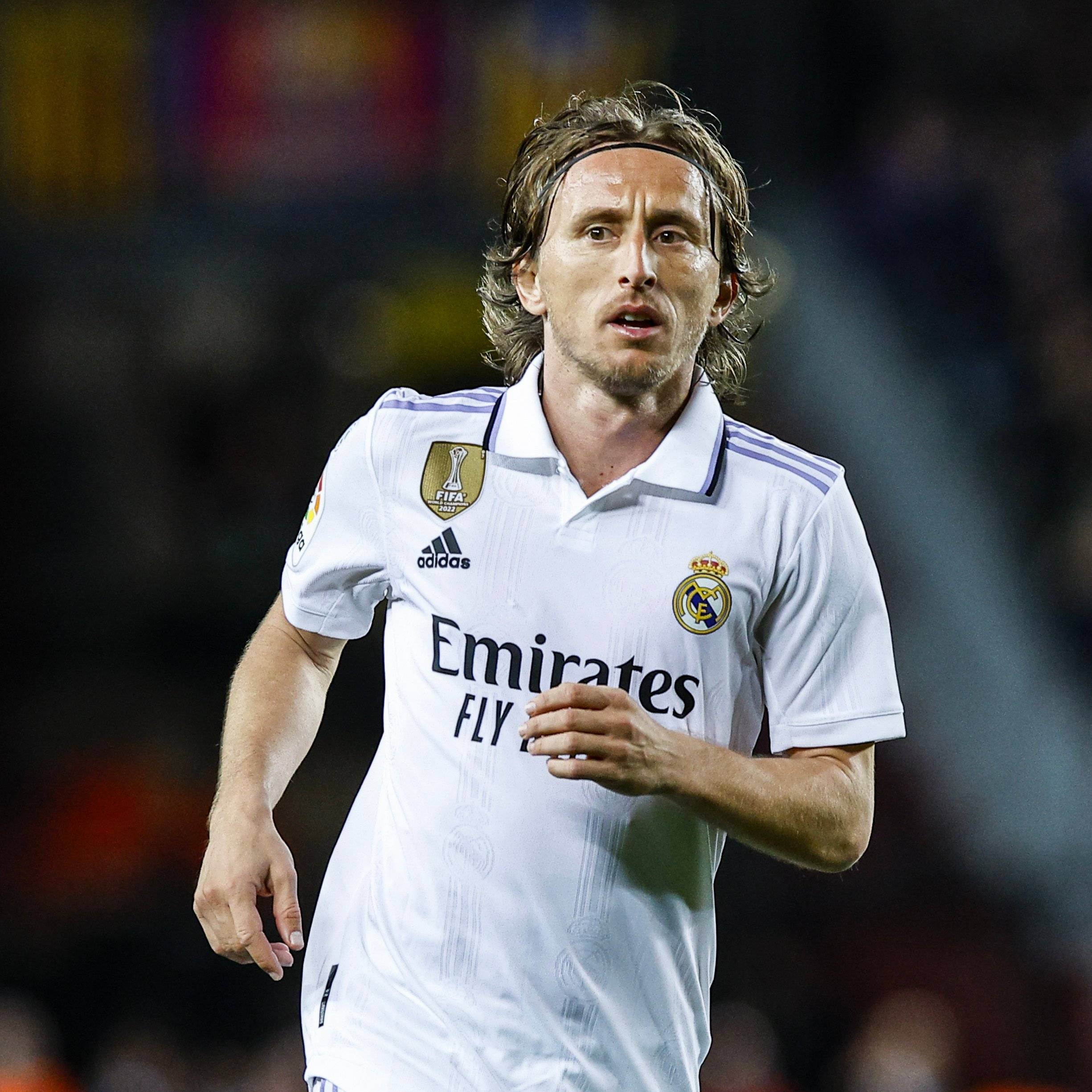 美女解说Kitty晒动态：在Hanssama家里，Hanssama却沉迷游戏